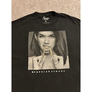 Popular Demand Graphic‎ Tee Mens XL Black Excellent Woman Gold Chain Streetwear